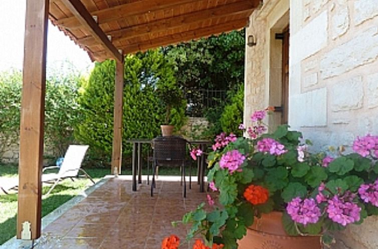 Vakantiehuis Traditionelle Steinvilla Phaedra in Strandnähe