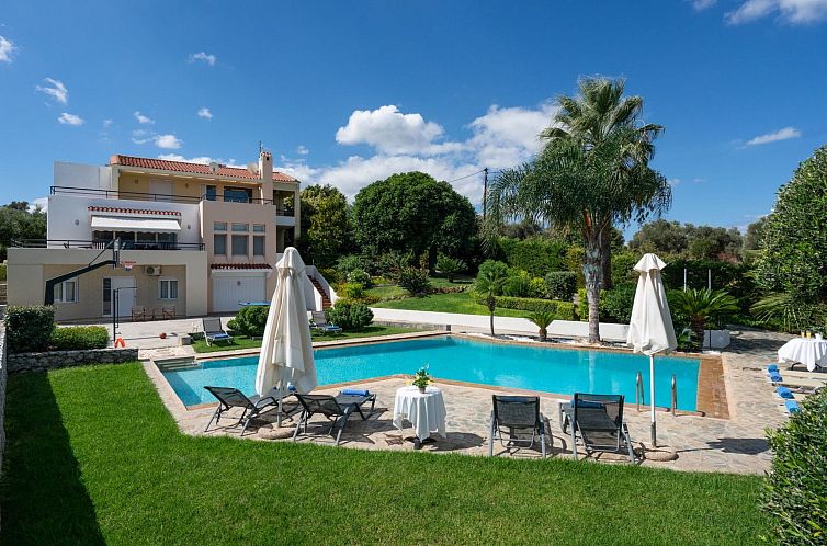 Vakantiehuis Villa mit Pool, Spielplatz, Pingpong und Grillp