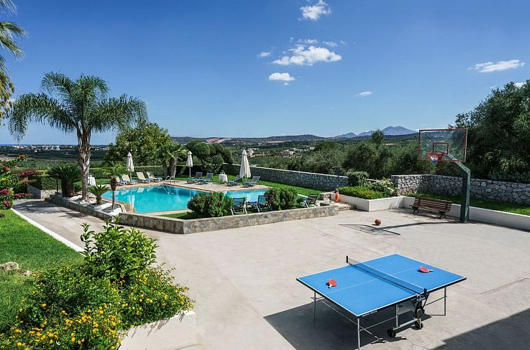Vakantiehuis Villa mit Pool, Spielplatz, Pingpong und Grillp