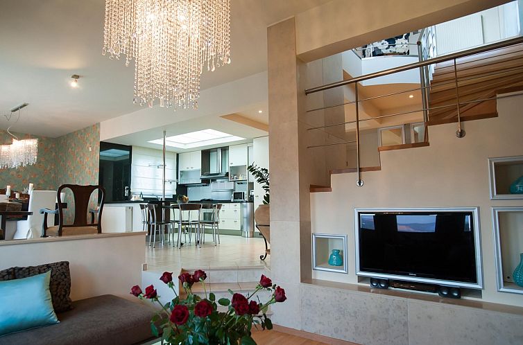 Vakantiehuis Villa mit Pool, Spielplatz, Pingpong und Grillp