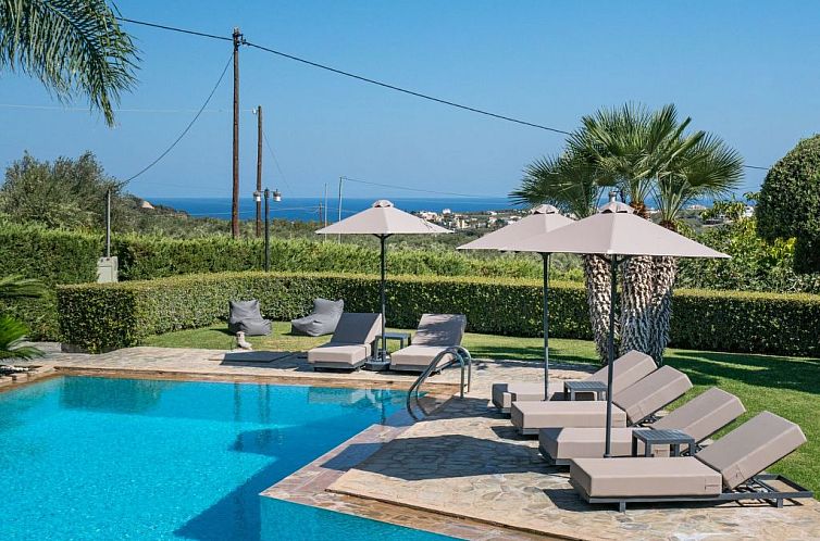 Vakantiehuis Villa mit Pool, Spielplatz, Pingpong und Grillp