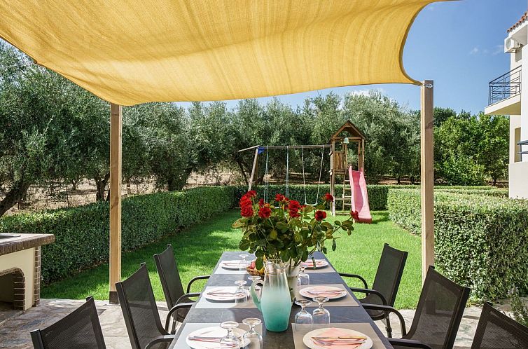 Vakantiehuis Villa mit Pool, Spielplatz, Pingpong und Grillp