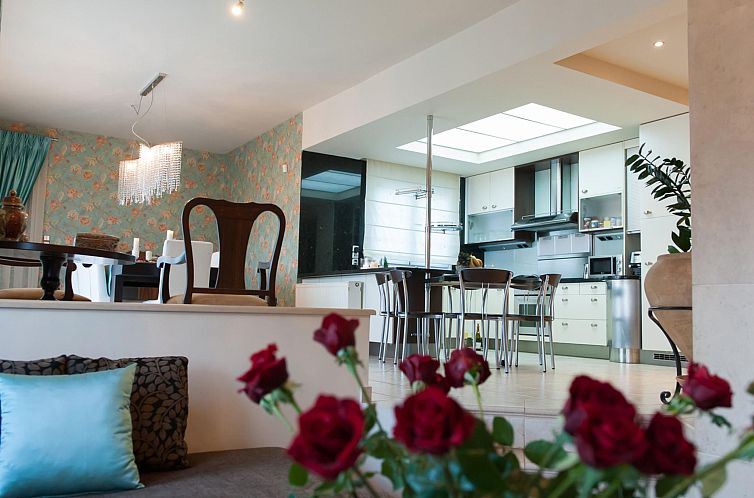 Vakantiehuis Villa mit Pool, Spielplatz, Pingpong und Grillp