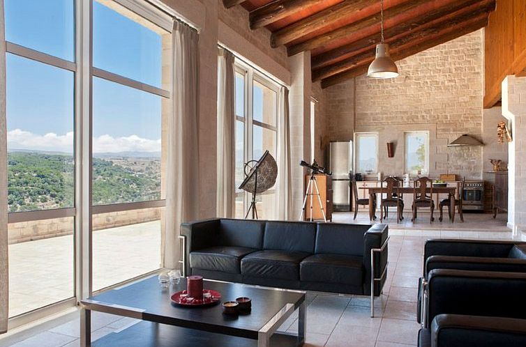 Vakantiehuis Villa aus Stein mit privatem Pool und BBQ-Berei