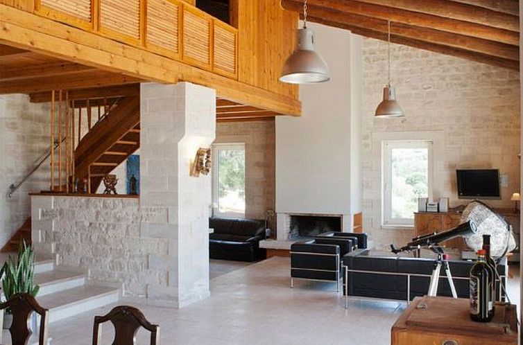 Vakantiehuis Villa aus Stein mit privatem Pool und BBQ-Berei