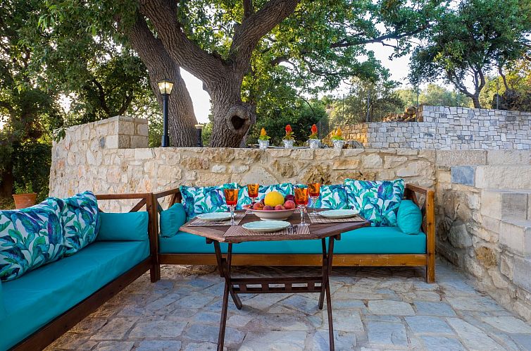 Vakantiehuis Villa aus Stein mit privatem Pool und BBQ-Berei