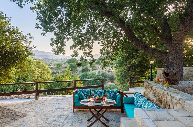 Vakantiehuis Villa aus Stein mit privatem Pool und BBQ-Berei