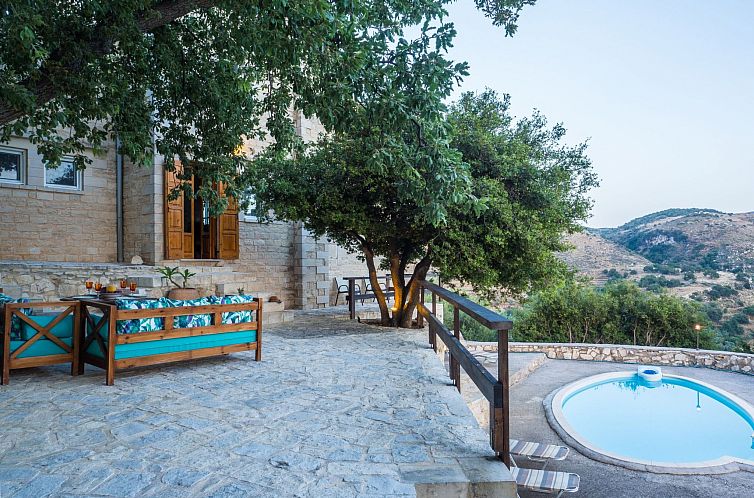 Vakantiehuis Villa aus Stein mit privatem Pool und BBQ-Berei