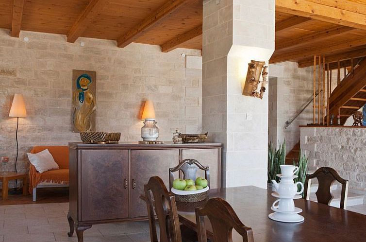 Vakantiehuis Villa aus Stein mit privatem Pool und BBQ-Berei