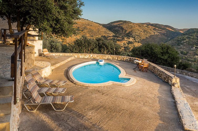 Vakantiehuis Villa aus Stein mit privatem Pool und BBQ-Berei