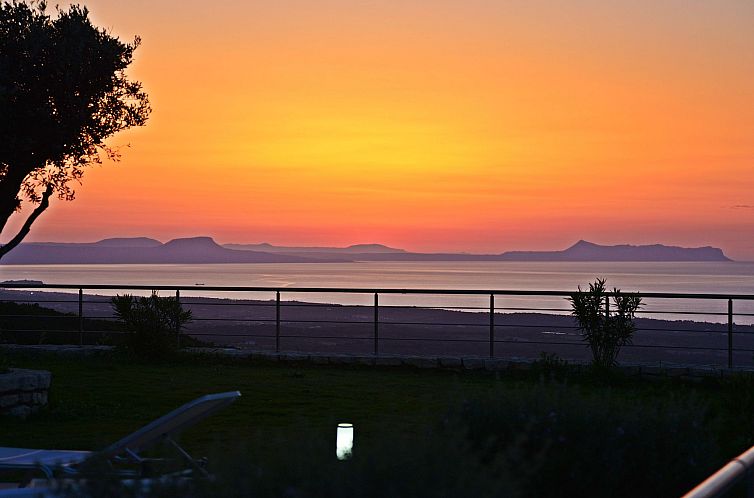 Vakantiehuis Familienvilla mit Panoramapool und Panoramablic