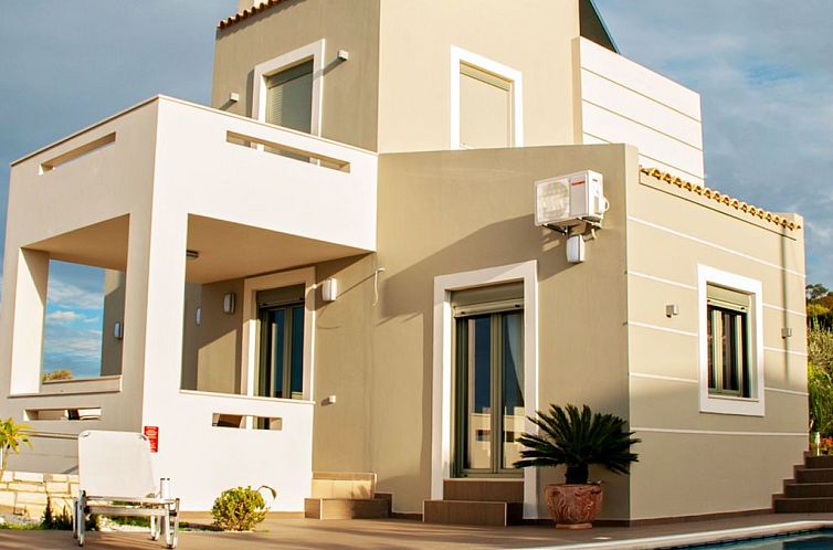 Vakantiehuis Familienvilla mit Panoramapool und Panoramablic