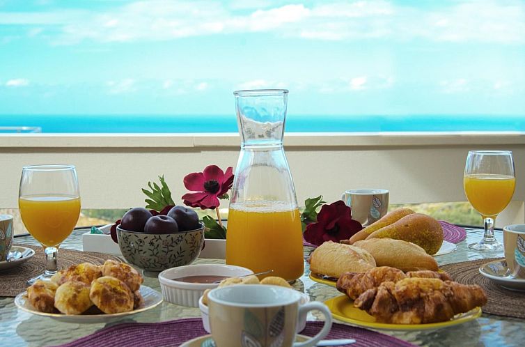 Vakantiehuis Familienvilla mit Panoramapool und Panoramablic
