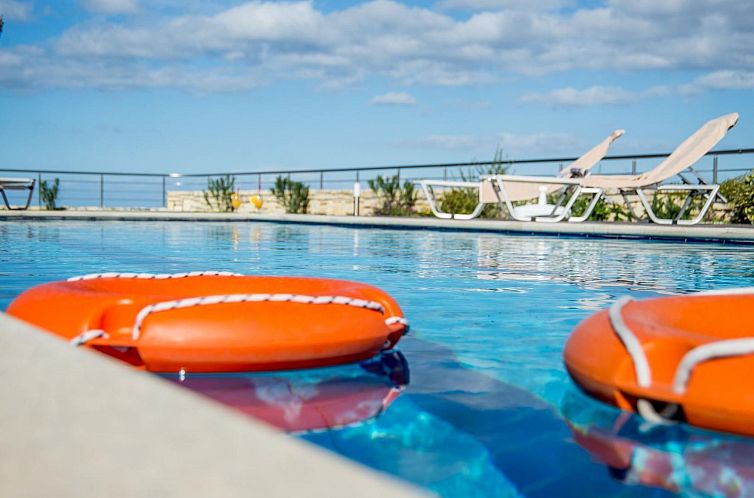 Vakantiehuis Familienvilla mit Panoramapool und Panoramablic