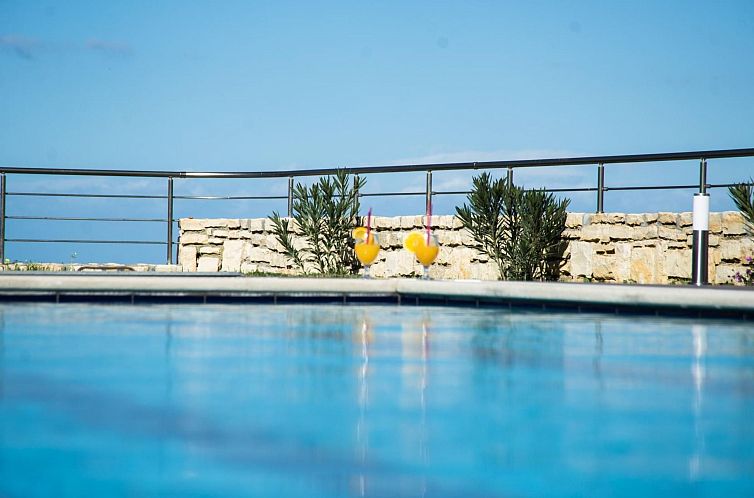 Vakantiehuis Familienvilla mit Panoramapool und Panoramablic