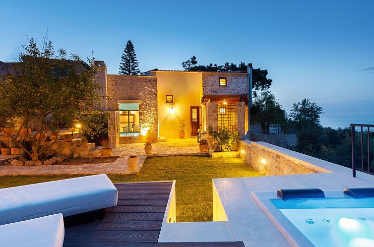 Vakantiehuis Ali Vafi's Villa - Beheizter Jacuzzi und Innenp