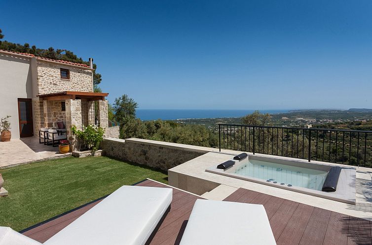 Vakantiehuis Ali Vafi's Villa - Beheizter Jacuzzi und Innenp