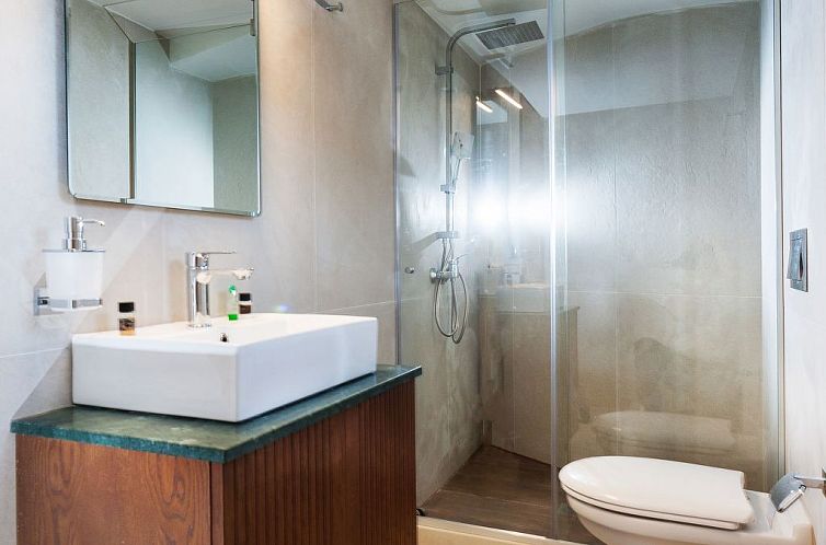 Vakantiehuis Ali Vafi's Villa - Beheizter Jacuzzi und Innenp