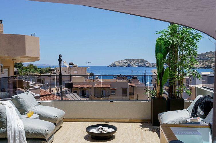 Vakantiehuis Neue Charavgi Suite mit Jacuzzi, 40m vom Strand