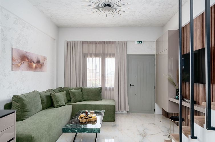 Vakantiehuis Neue Charavgi Suite mit Jacuzzi, 40m vom Strand