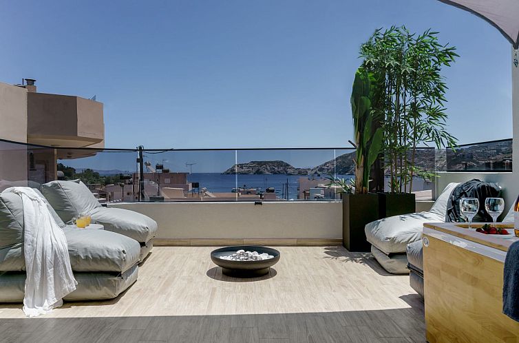 Vakantiehuis Neue Charavgi Suite mit Jacuzzi, 40m vom Strand