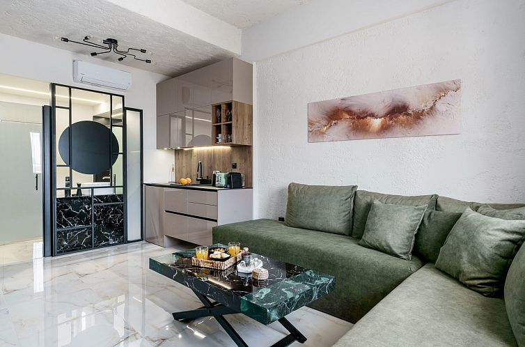 Vakantiehuis Neue Charavgi Suite mit Jacuzzi, 40m vom Strand