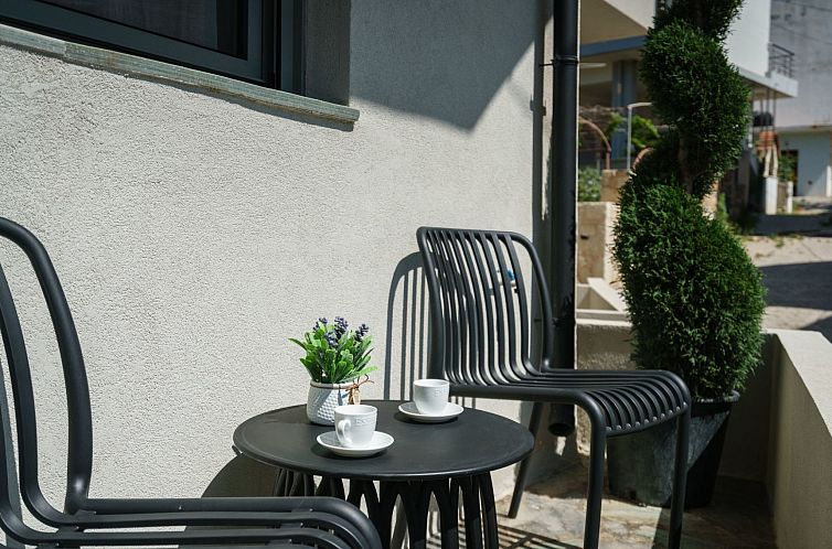 Vakantiehuis Neue Charavgi Suite mit Jacuzzi, 40m vom Strand