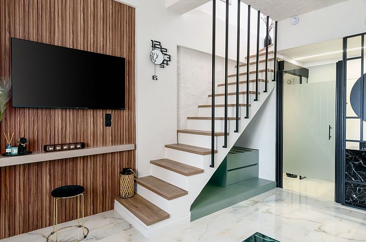 Vakantiehuis Neue Charavgi Suite mit Jacuzzi, 40m vom Strand