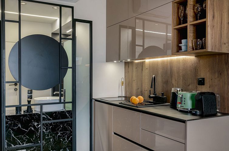 Vakantiehuis Neue Charavgi Suite mit Jacuzzi, 40m vom Strand