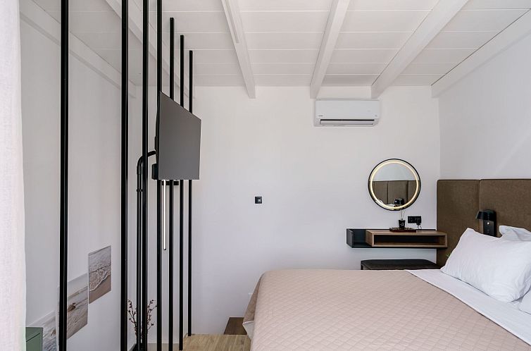 Vakantiehuis Neue Charavgi Suite mit Jacuzzi, 40m vom Strand