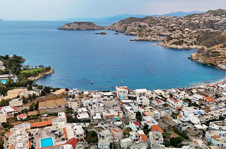 Vakantiehuis Neue Charavgi Suite mit Jacuzzi, 40m vom Strand