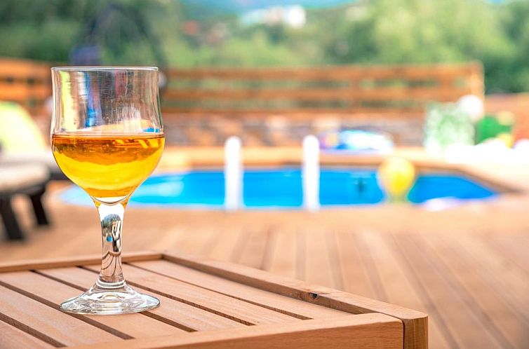 Vrijstaande woning in Sisi