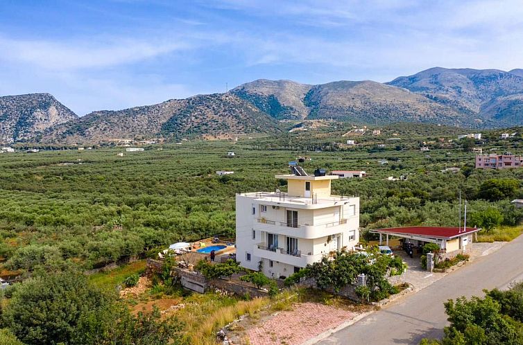 Vrijstaande woning in Sisi