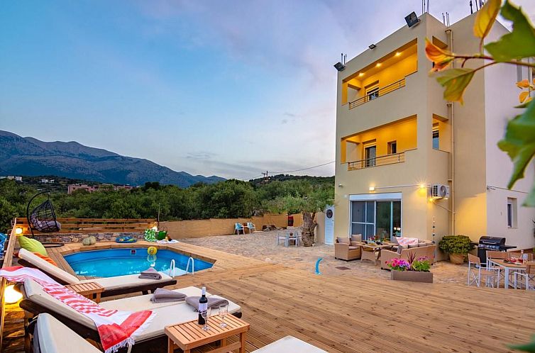 Vrijstaande woning in Sisi