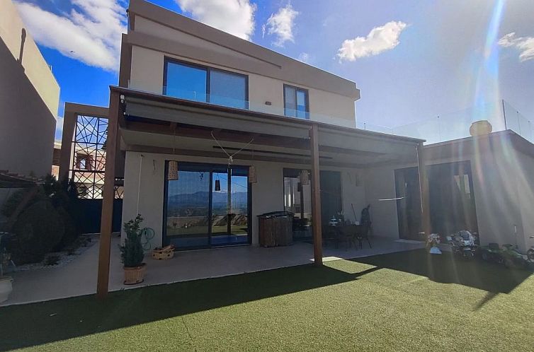 Vrijstaande woning in Heraclion Cretes, Agia Triada