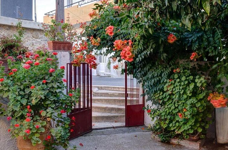 Vakantiehuis Villa Elborgini in den Außenbezirken von Herak