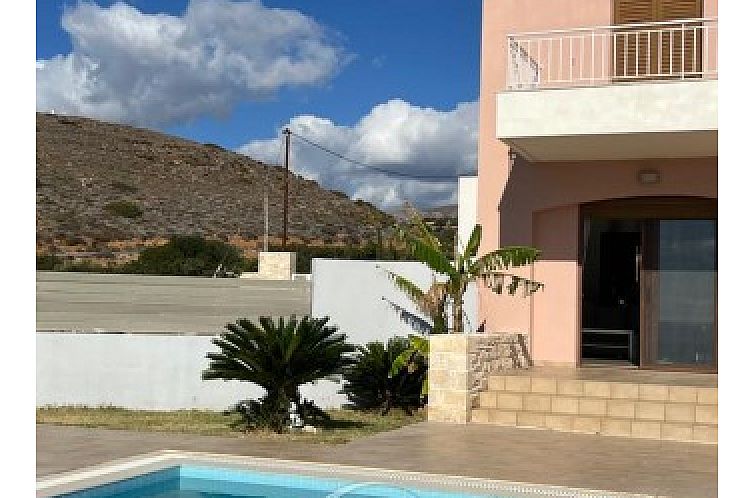 Vrijstaande woning in Triopetra
