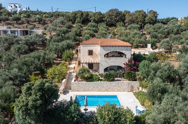 Vrijstaande woning in Vouves