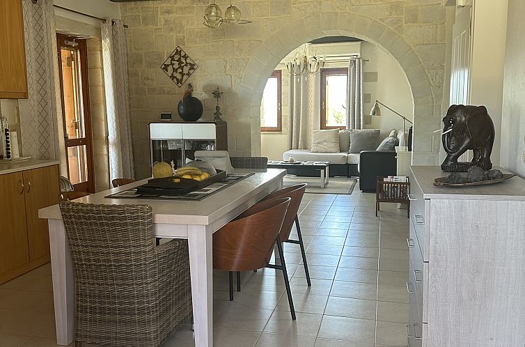 Vrijstaande woning in Vouves