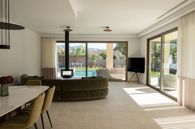 Vrijstaande woning in Vouves