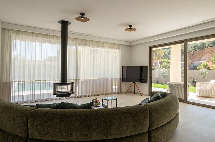 Vrijstaande woning in Vouves