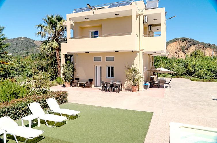 Vrijstaande woning in Agia