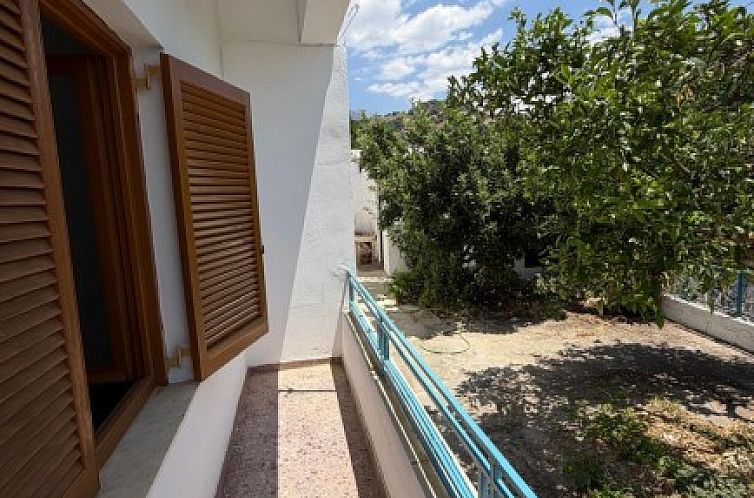 Geschakelde woning in Magarikari