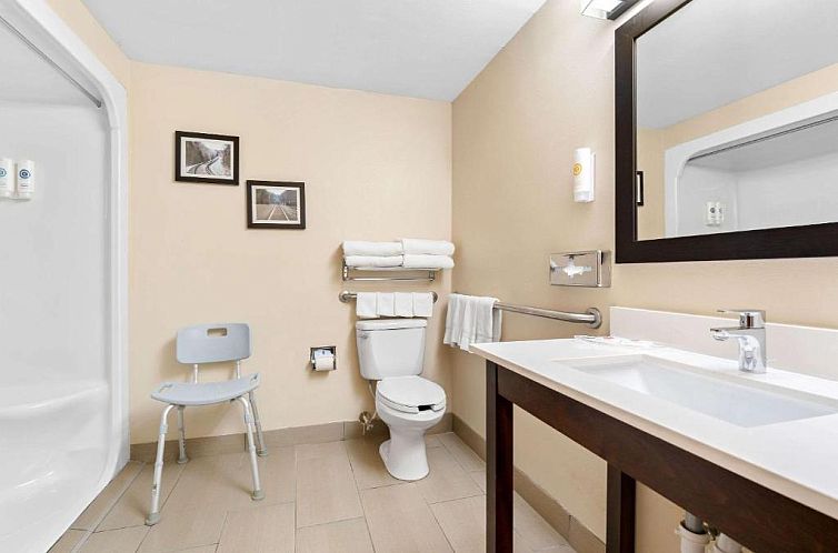 Comfort Suites near Robins Air Force Base