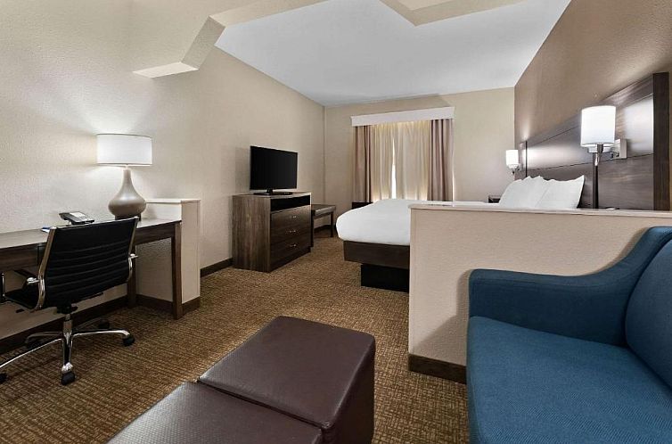 Comfort Suites near Robins Air Force Base