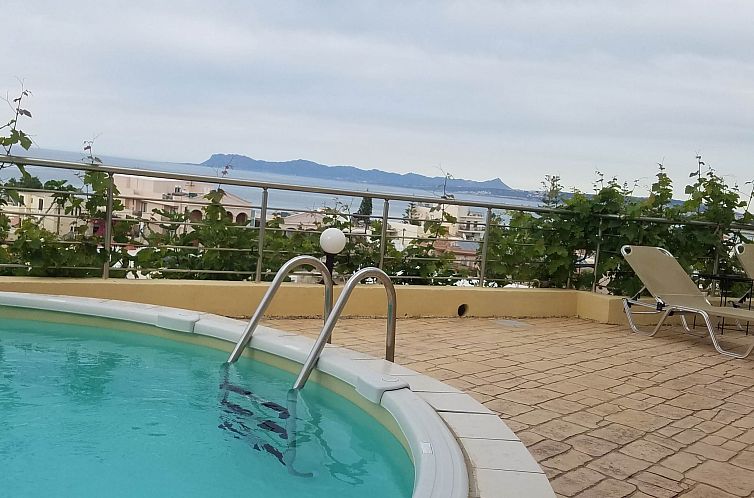 Appartement Sehr geräumiges Apartment mit eigenem Pool und 
