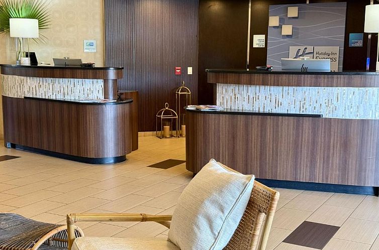 Holiday Inn Express Naples Downtown 5th Avenue, an IHG Hotel