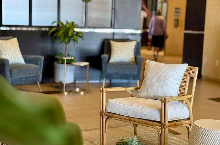 Holiday Inn Express Naples Downtown 5th Avenue, an IHG Hotel