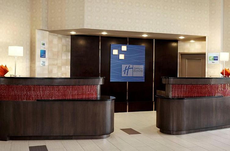Holiday Inn Express Naples Downtown 5th Avenue, an IHG Hotel