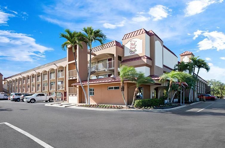 Red Roof Inn PLUS+ & Suites Naples Downtown-5th Ave S